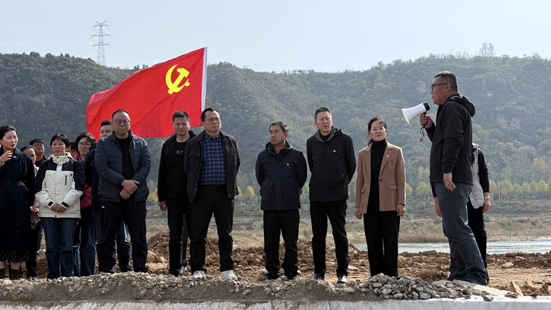 生态环境中心开展“生态湿地绘绿水青山 登山精神谱奋进新篇”联合主题党日活动