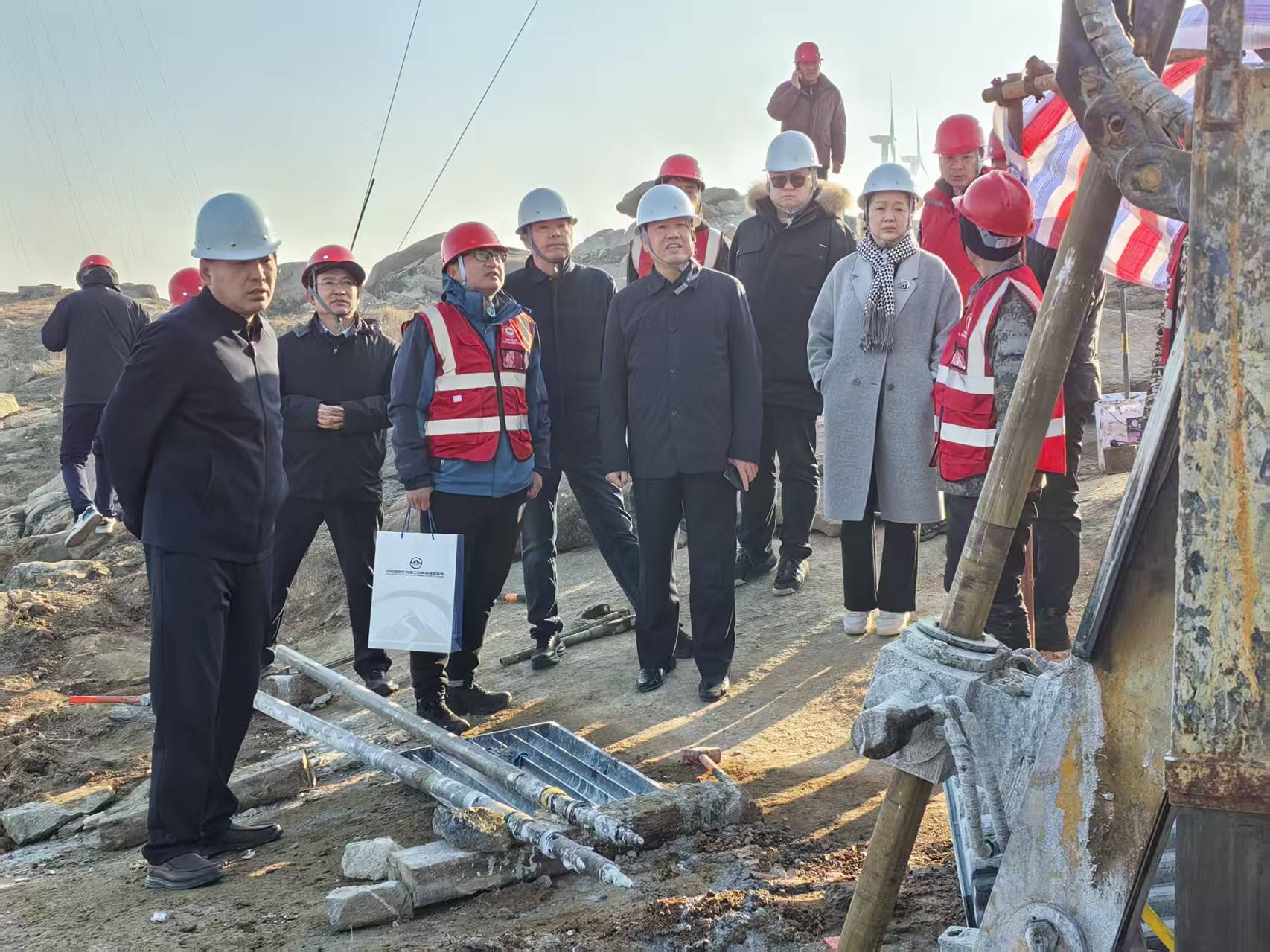 局领导带队赴生态环境地质服务中心方城县老坡厂钼多金属矿普查项目开展安全检查