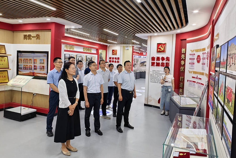 生态环境中心党委理论学习中心组开展集体（扩大）学习研讨