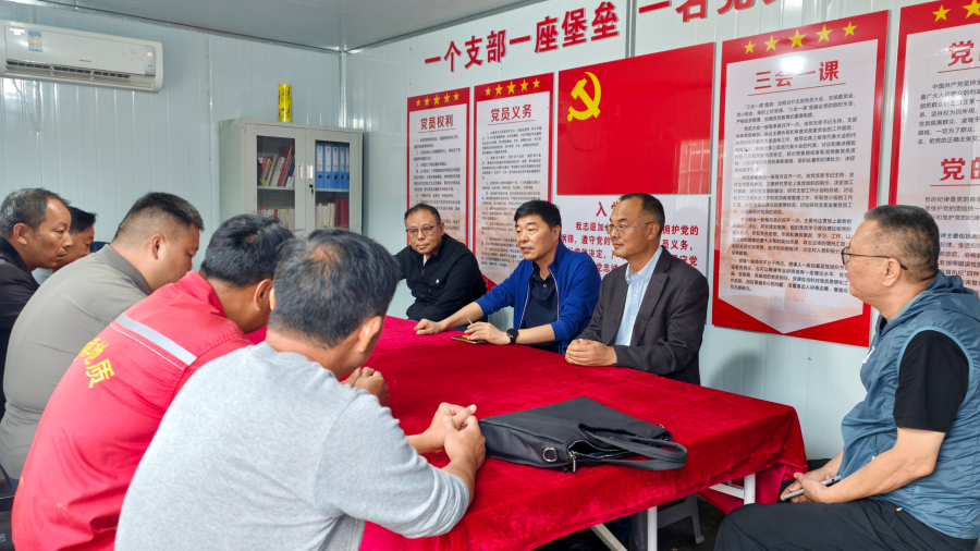 中心领导到开封项目调研慰问并开展节前安全检查