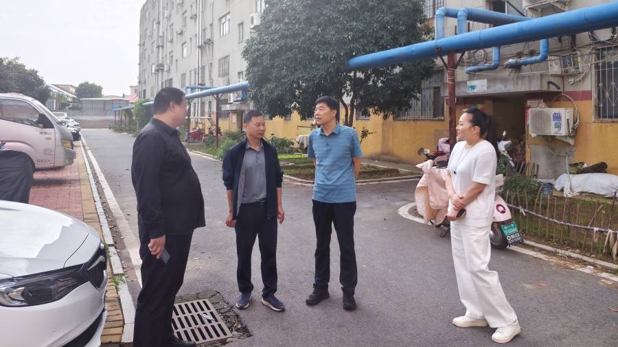 中心领导到荥阳基地及仓库开展节前安全检查